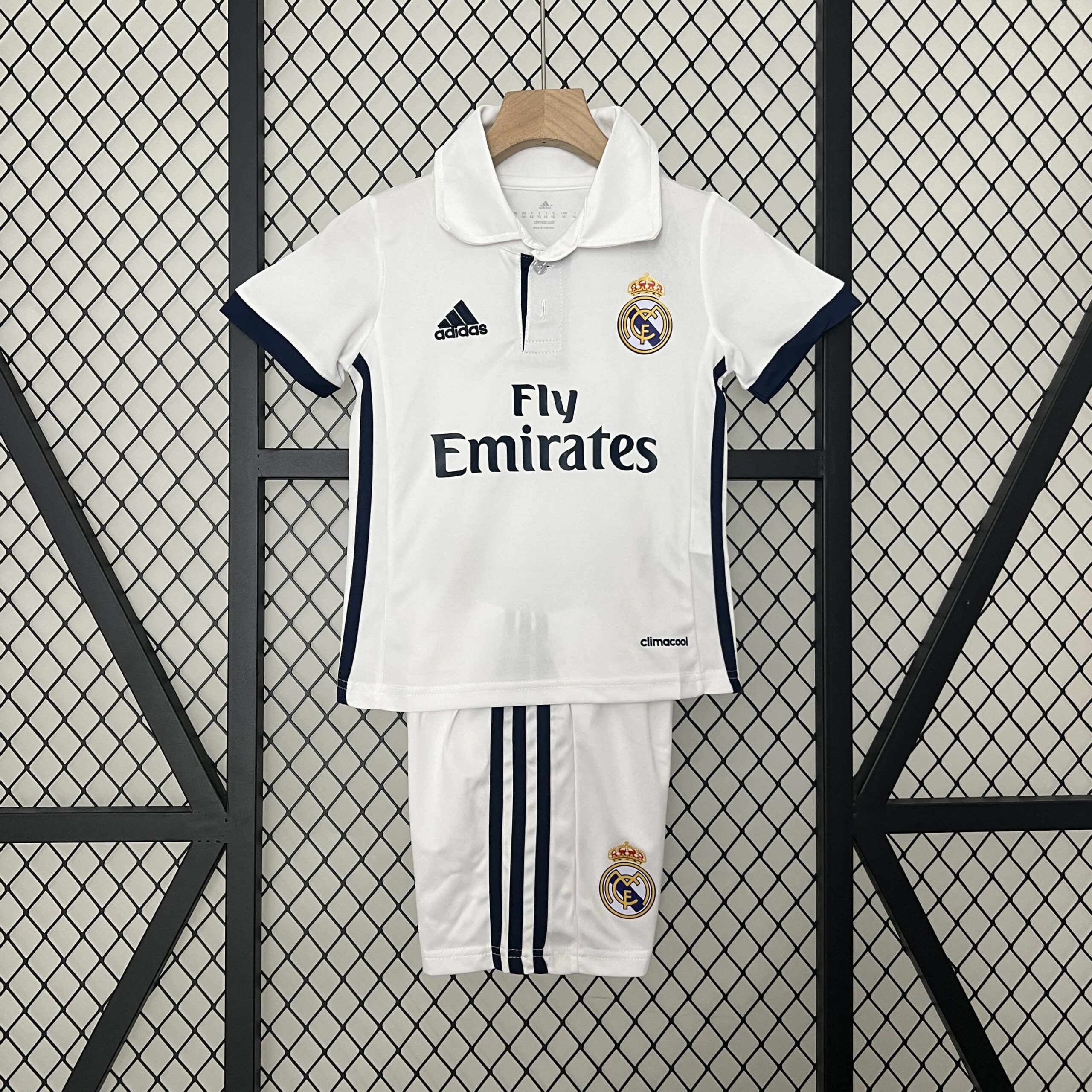 0303718a81280cf3c549db2afa64d3f48094dcd4 2016/2017 Retro Real Madrid Home Football Shirt 1:1 Thai Quality Kids Size - Image 1