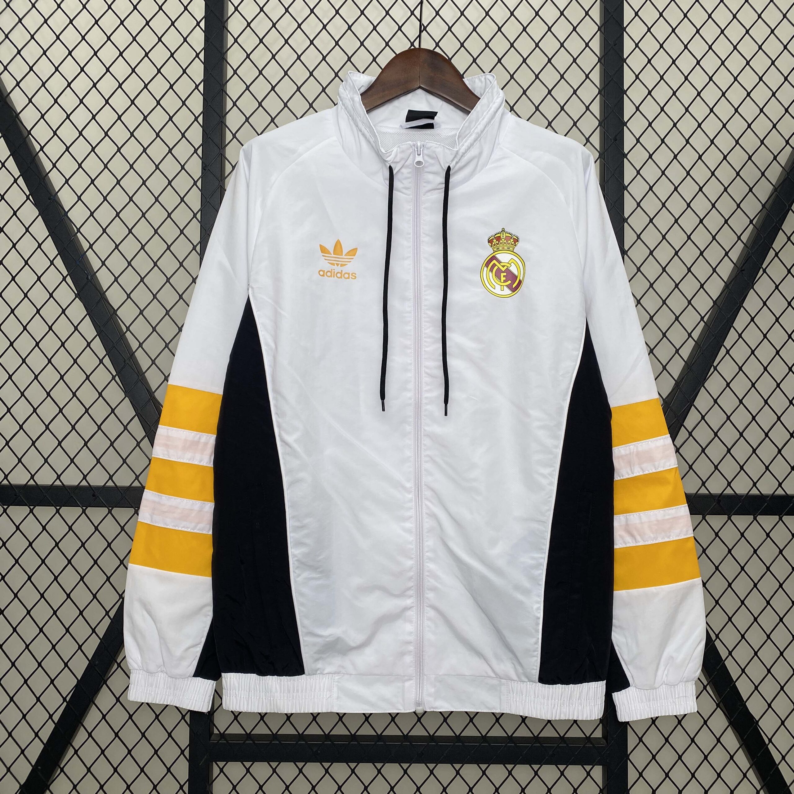 0841d1629bdce6a08e5fd4c15b28ea44f5d28363 2024/2025 Real Madrid Windbreaker White Soccer Jersey 1:1 Thai Quality - Image 1