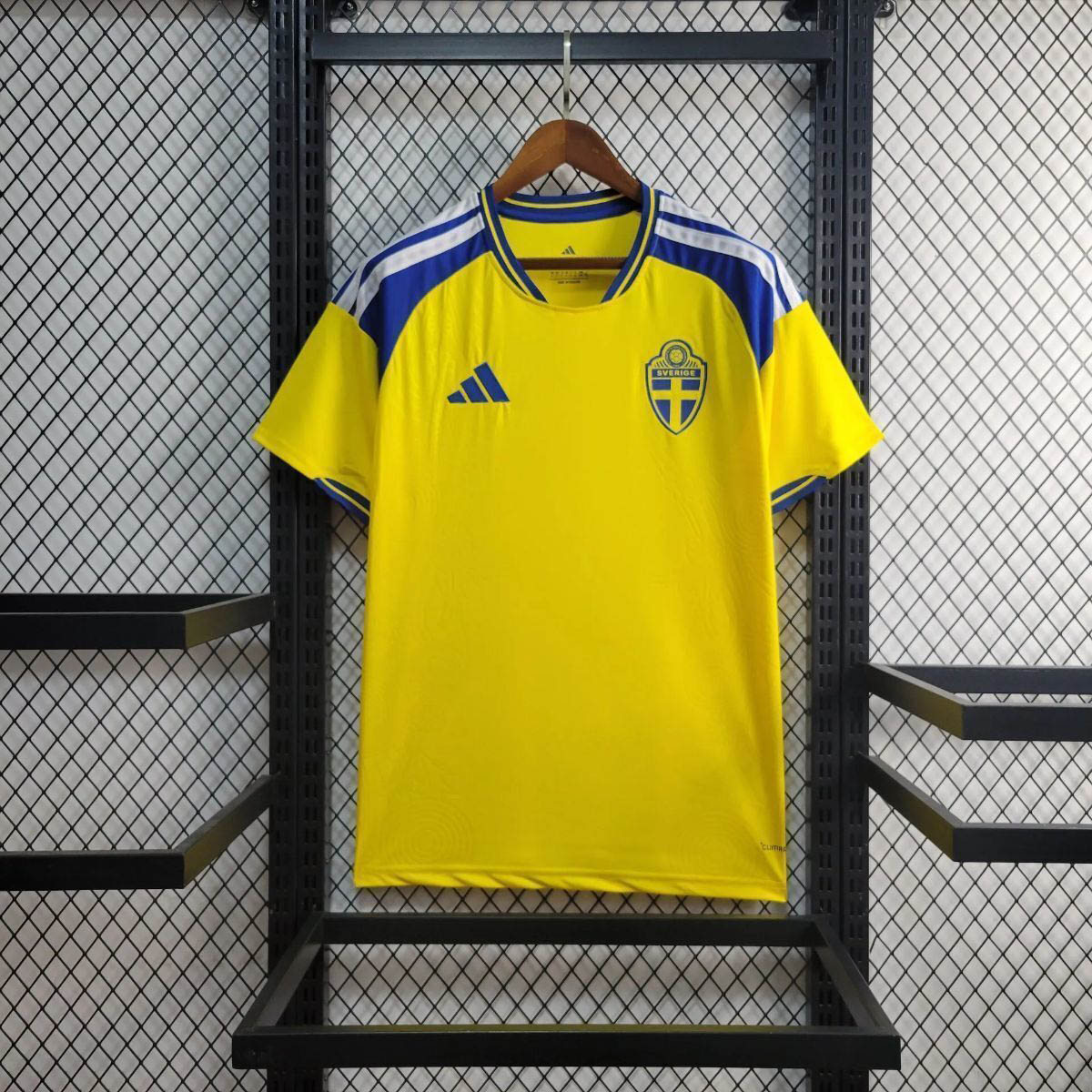 0c0c2c0c2271a85ca705fe877e9b2f05e9ff4338 2026 Sweden Home Football Shirt 1:1 Thai Quality - Image 1