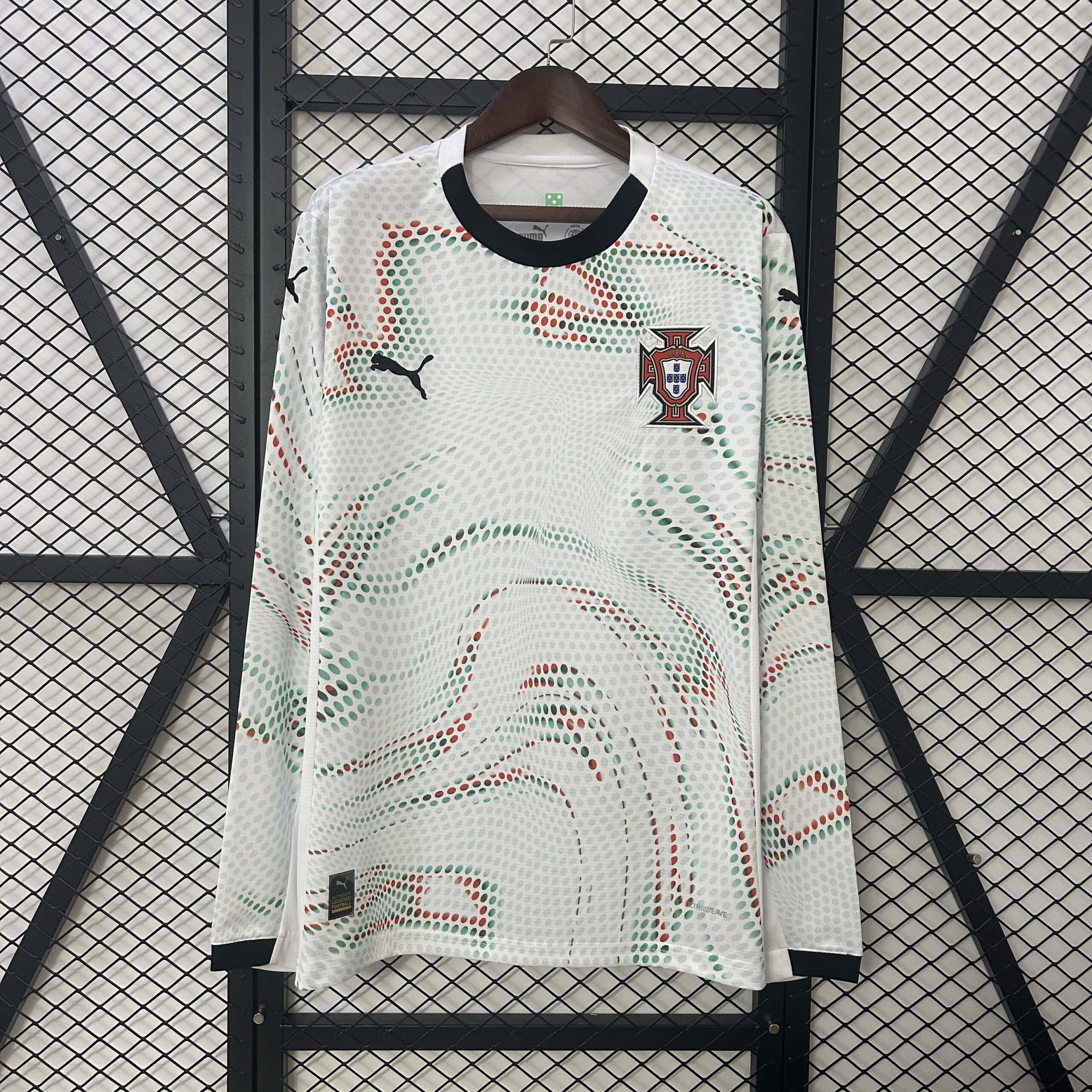 1f193985d77f929e5c7b2f4f1ee30a7ae40d9bd8 2025 Long Sleeve Portugal Away Football Shirt 1:1 Thai Quality - Image 1