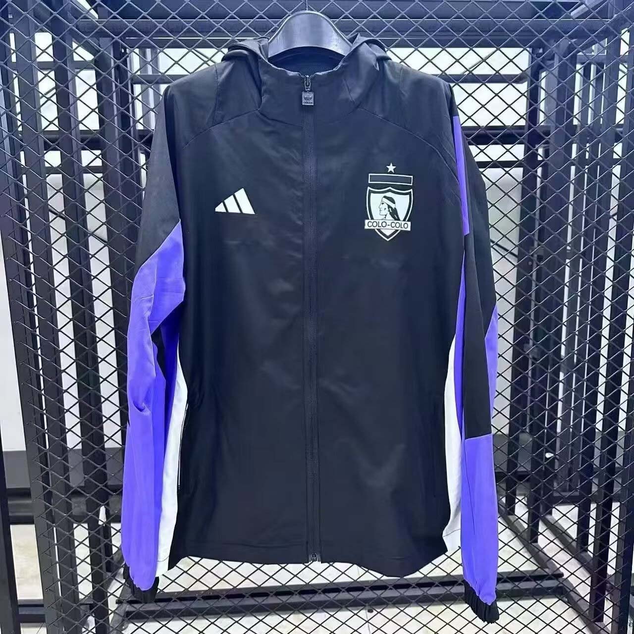 30c3b17484ac7d61f45ff5cd079d15355a5d9a2f 2025/2026 Colo Colo Windbreaker black Football Shirt 1:1 Thai Quality - Image 1