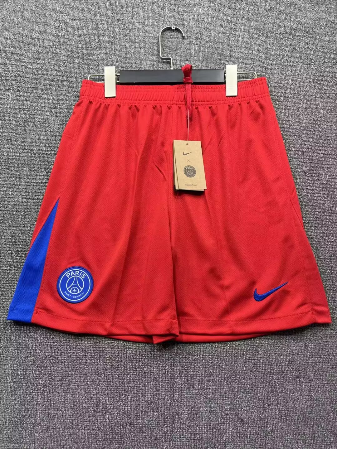 3470a1086c652aed1dd4714dcf3ef212b305e7ee 2025/2026 PSG Third Away Shorts - Image 1