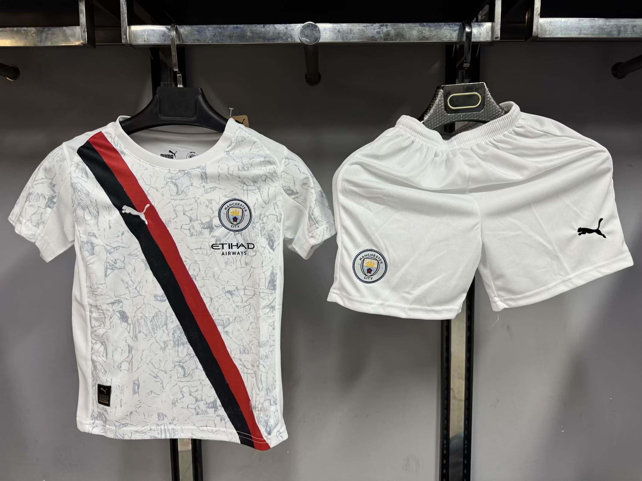 420930ef8d13af8cedd75ebf220d472dfb996ad6 2025/2026 Manchester City KidSuper Joint Edition White Football Shirt 1:1 Thai Quality Kids Size - Image 1