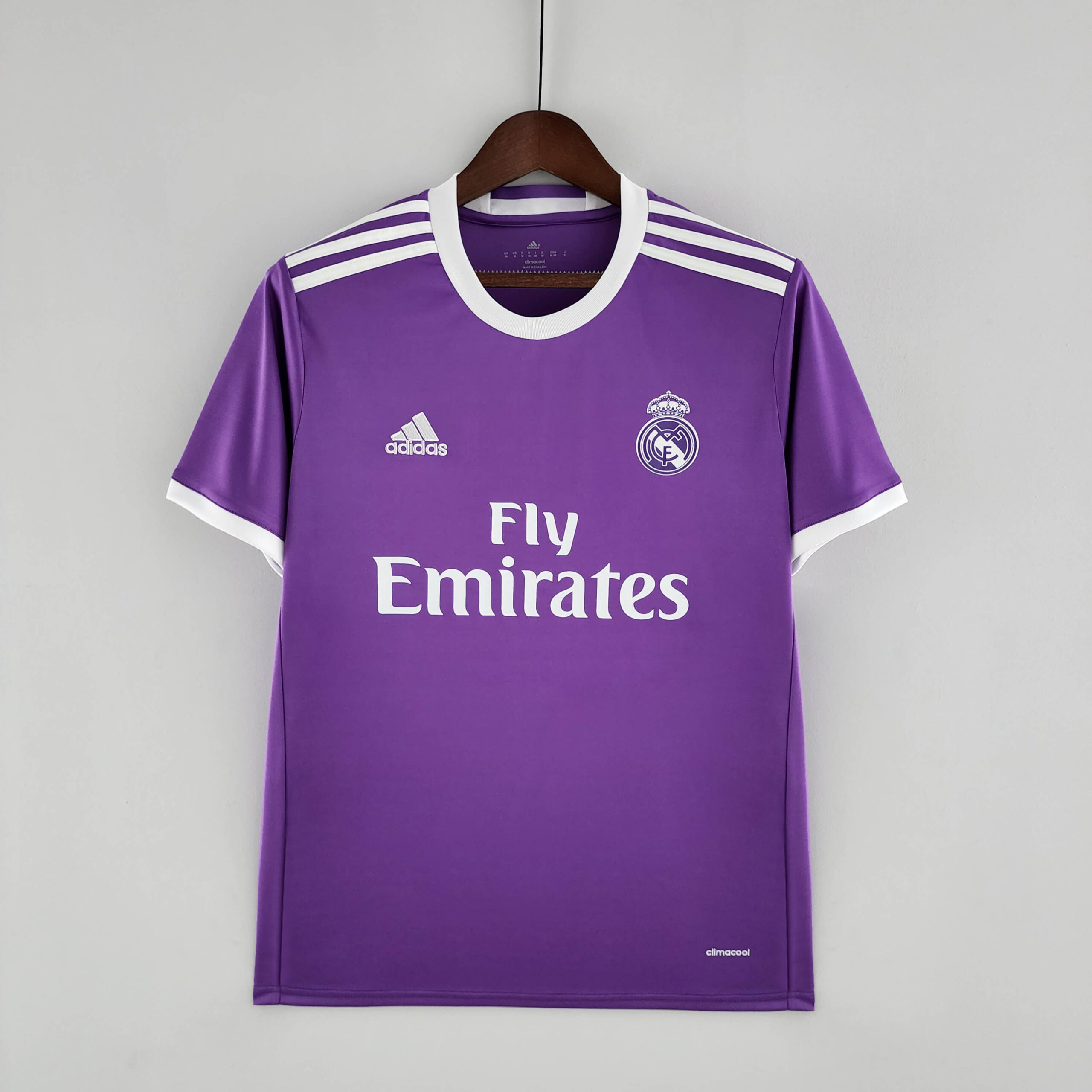 456eebde53874695e3cdee4d77326ef0778e2b13 2016/2017 Retro Real Madrid Away - Image 1