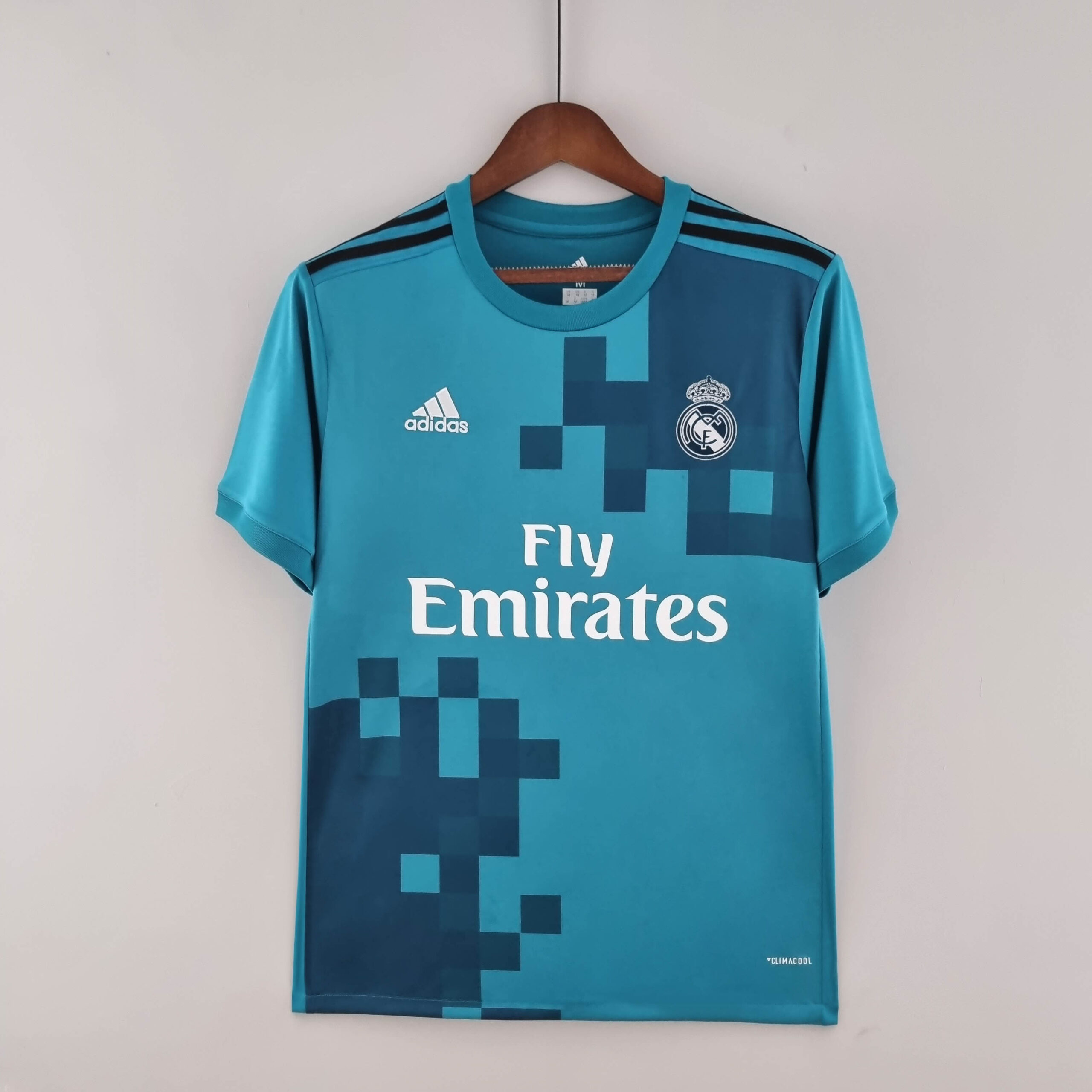 470da81e56560896ac3c02b89cd01d67c9051d31 2017/2018 Retro Real Madrid Third Away - Image 1