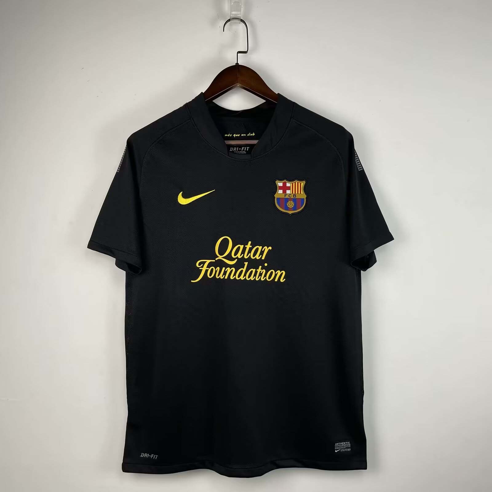 4a3562e54044ea47ddcb8258709b1116885a7aad 2011/2012 Retro Barcelona Away Football Shirt 1:1 Thai Quality - Image 1