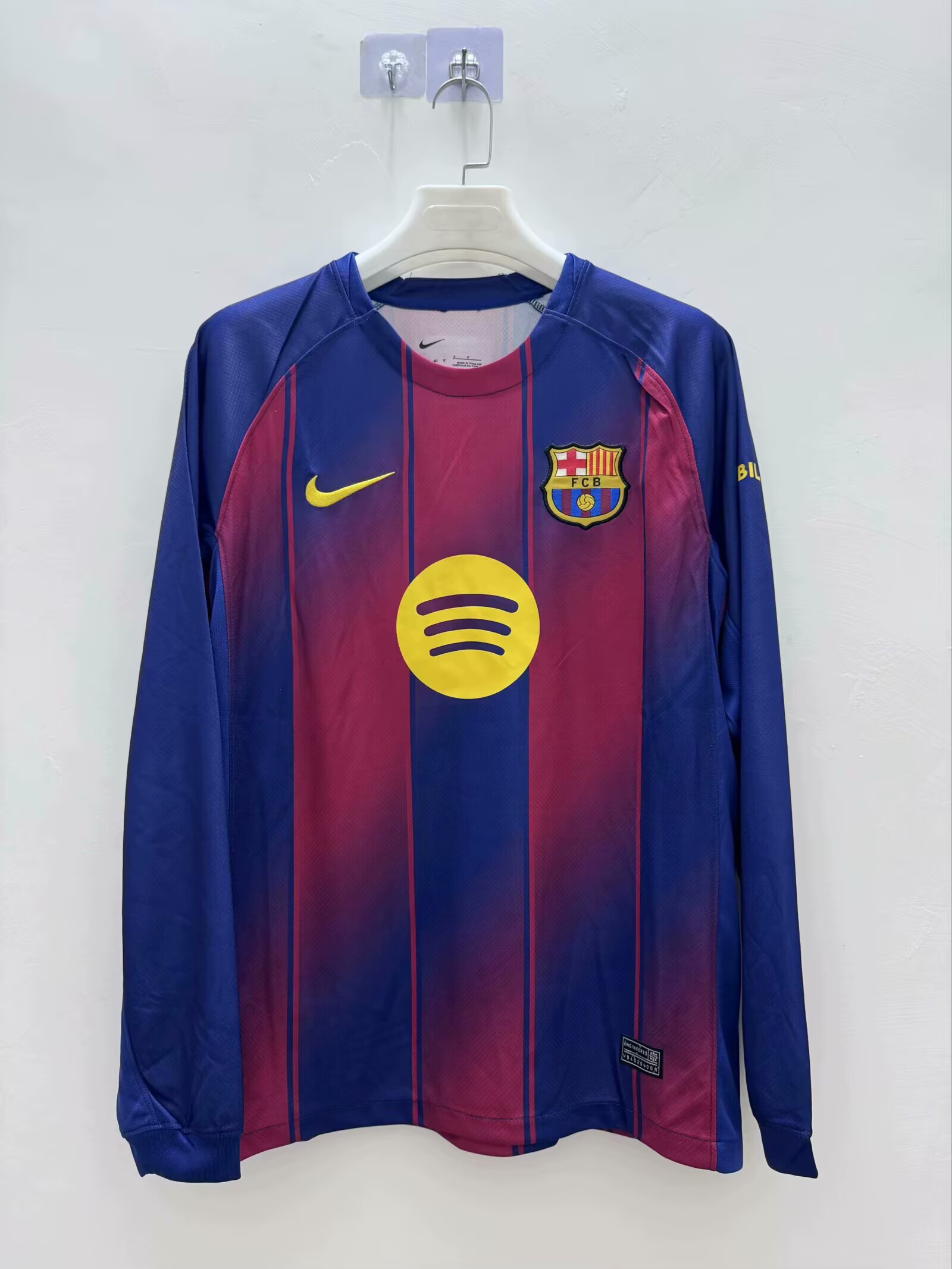 57cef87ff2014ac55b7a9e8774f72e66f12b23e3 2025/2026 Long Sleeve Barcelona Home Football Shirt 1:1 Thai Quality - Image 1