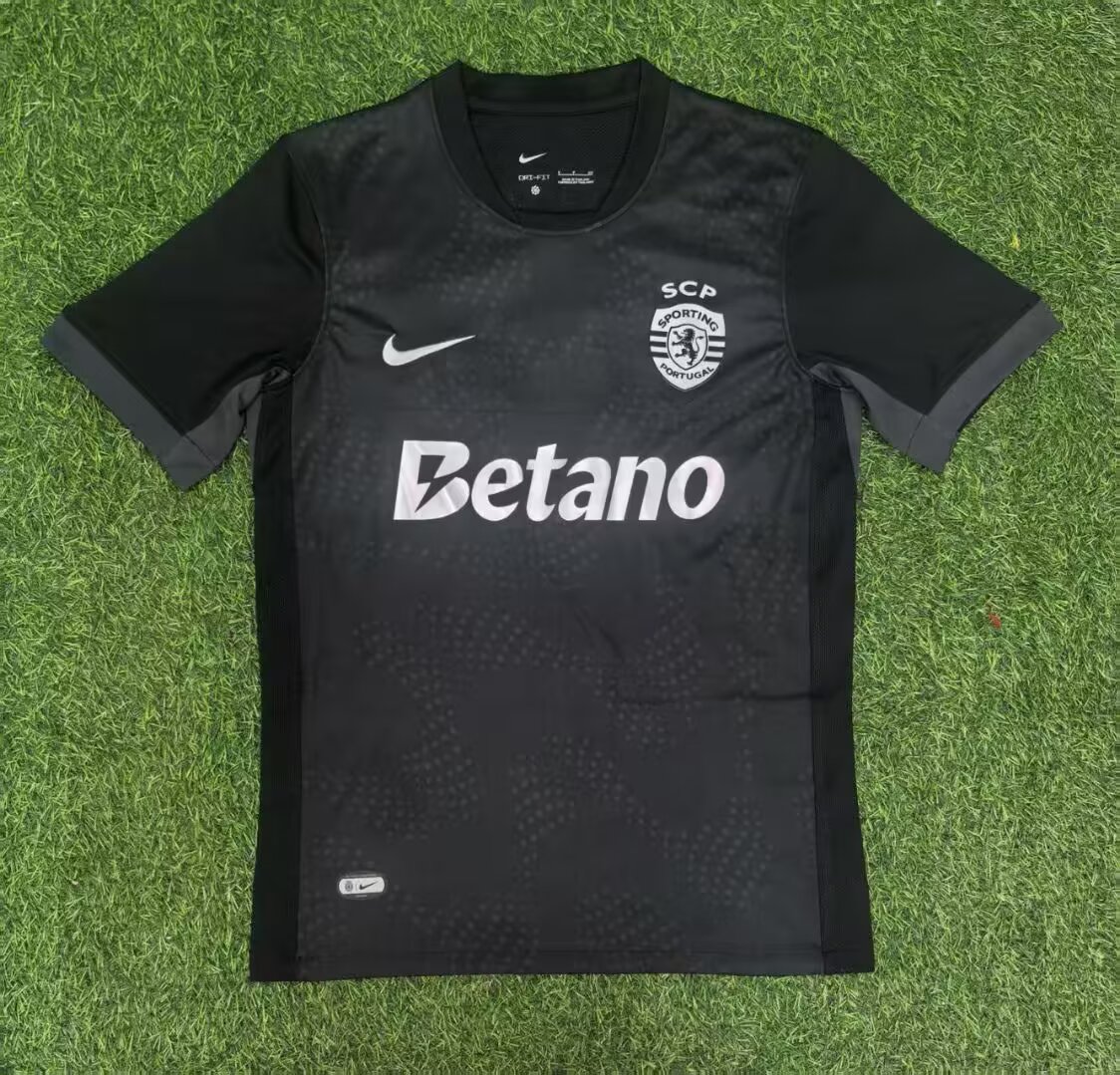 78d442c055523e6edc506f262b1936d58c9455a8 2025/2026 Sporting Lisbon Away Black Football Shirt 1:1 Thai Quality - Image 1