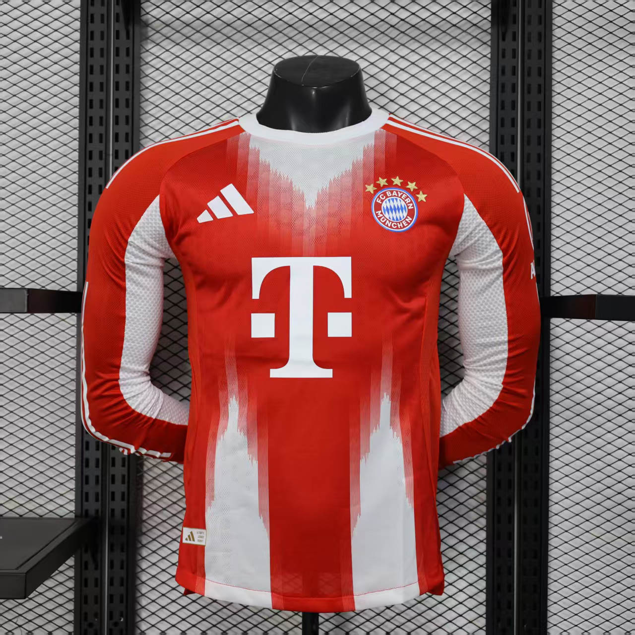 7b9dd18c6ed0df6e2eef94706b3e97972d7a43f7 2025/2026 Player Version Long Sleeve Bayern Munich Home Football Shirt 1:1 Thai Quality - Image 1