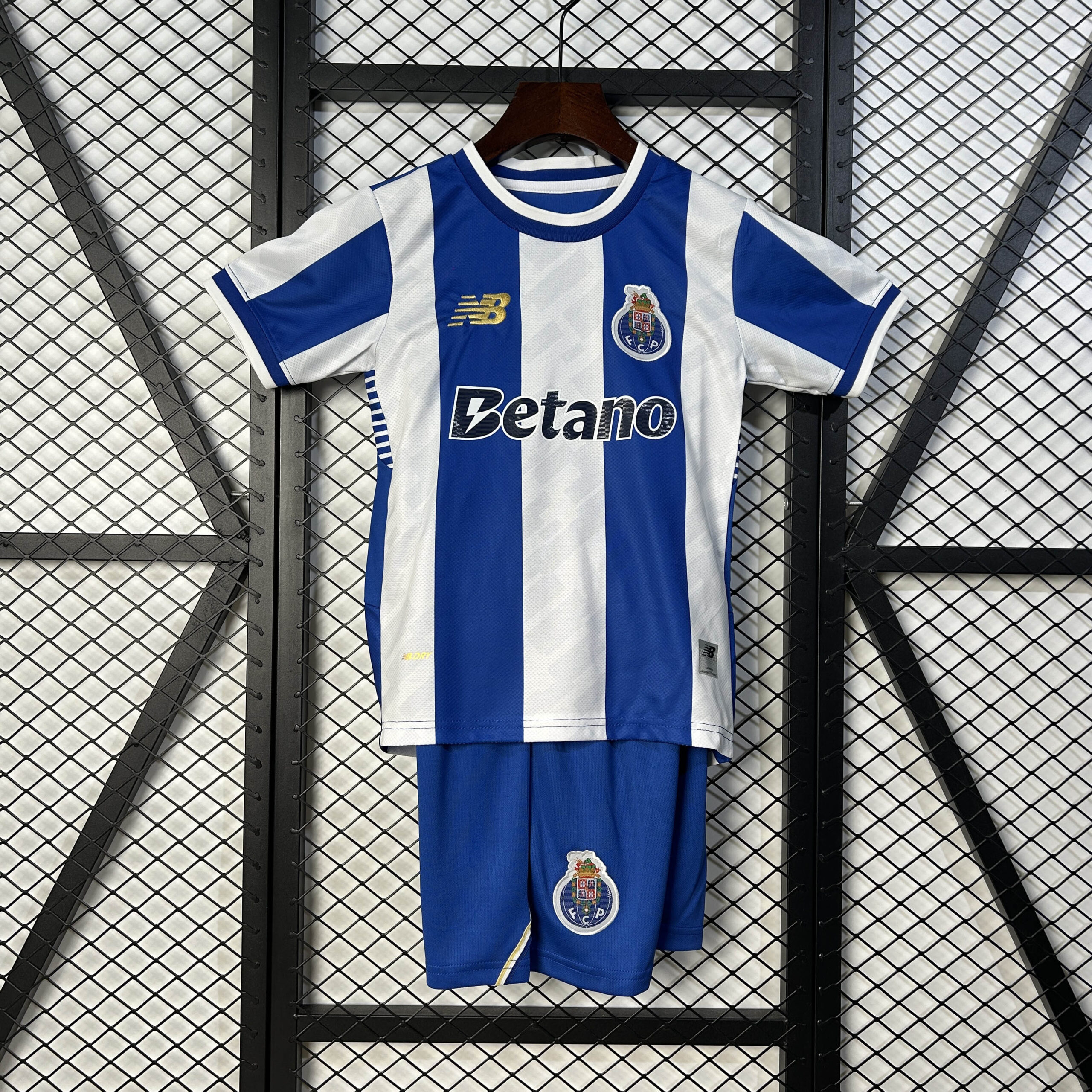 888f89dd7c79dabcf43006a688a29c955027ad98 2025/2026 Porto Home Football Shirt 1:1 Thai Quality Kids Size - Image 1