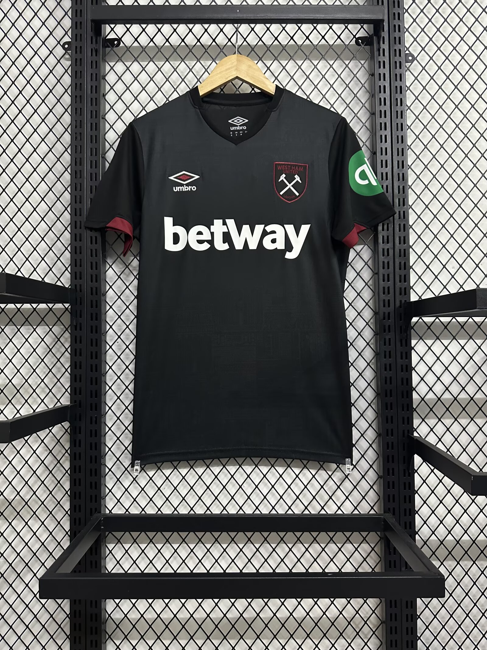 911d5b88b9c94c54a60d95938445591b63fcc3e5 2024/2025 West Ham United Away Football Shirt 1:1 Thai Quality - Image 1