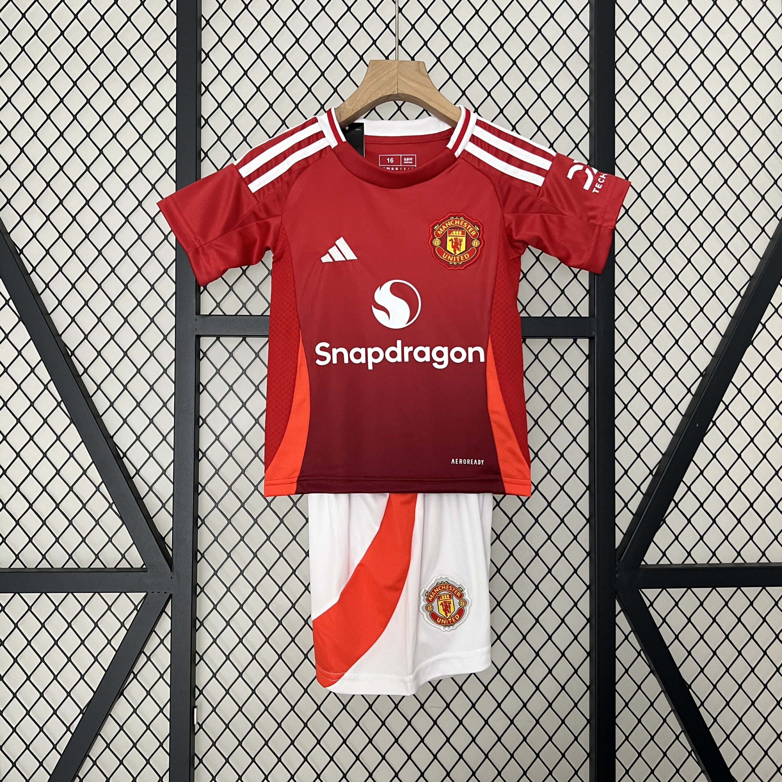 941cbd49bf3ea656a5906721d37668dcedc36a4e 2024/2025 Manchester United Home Football Shirt 1:1 Thai Quality Kids Size - Image 1