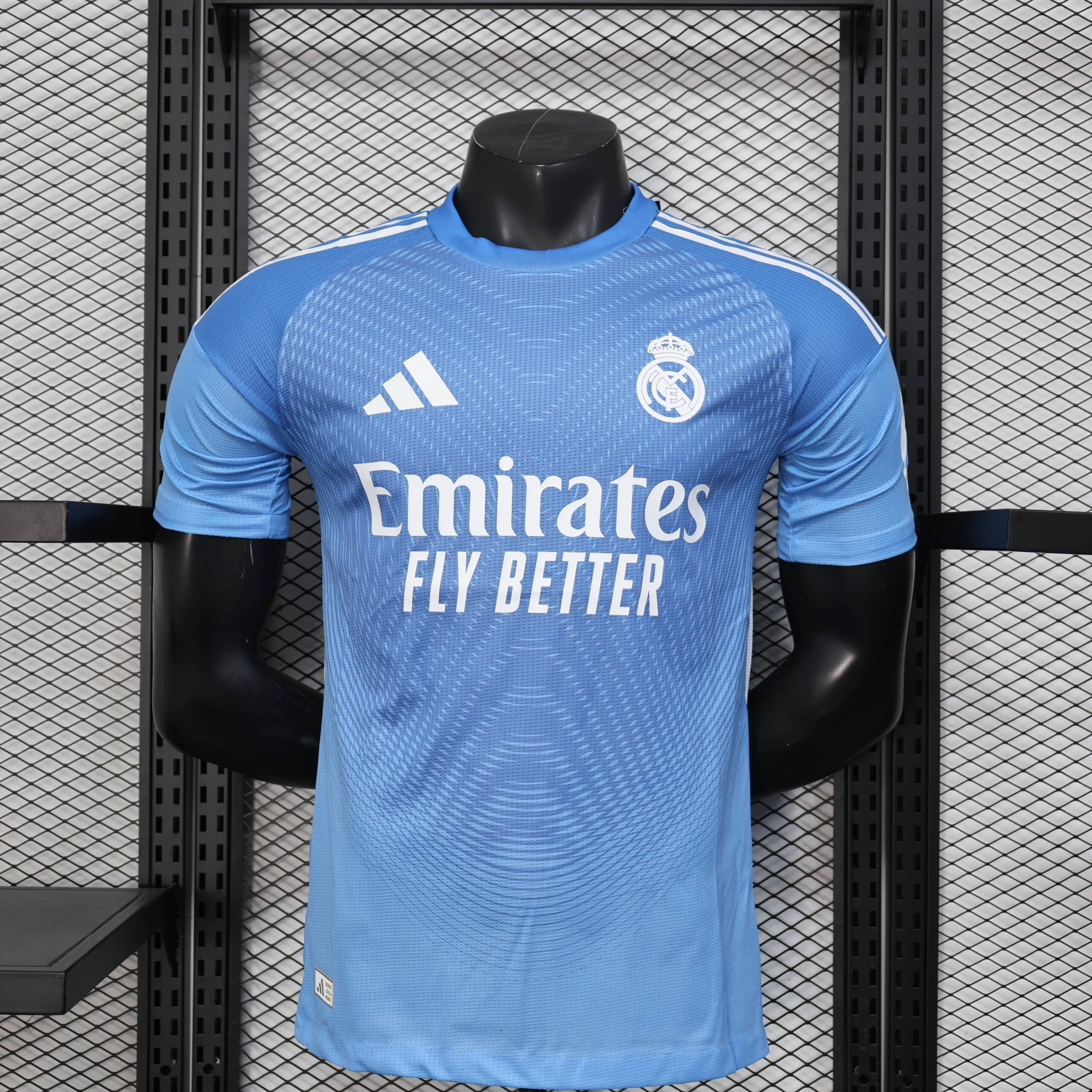 9d18bbd05ebe957c3716710a3a19094e2709e1a4 2025/2026 Player Version Real Madrid Goalkeeper Blue Football Shirt 1:1 Thai Quality - Image 1