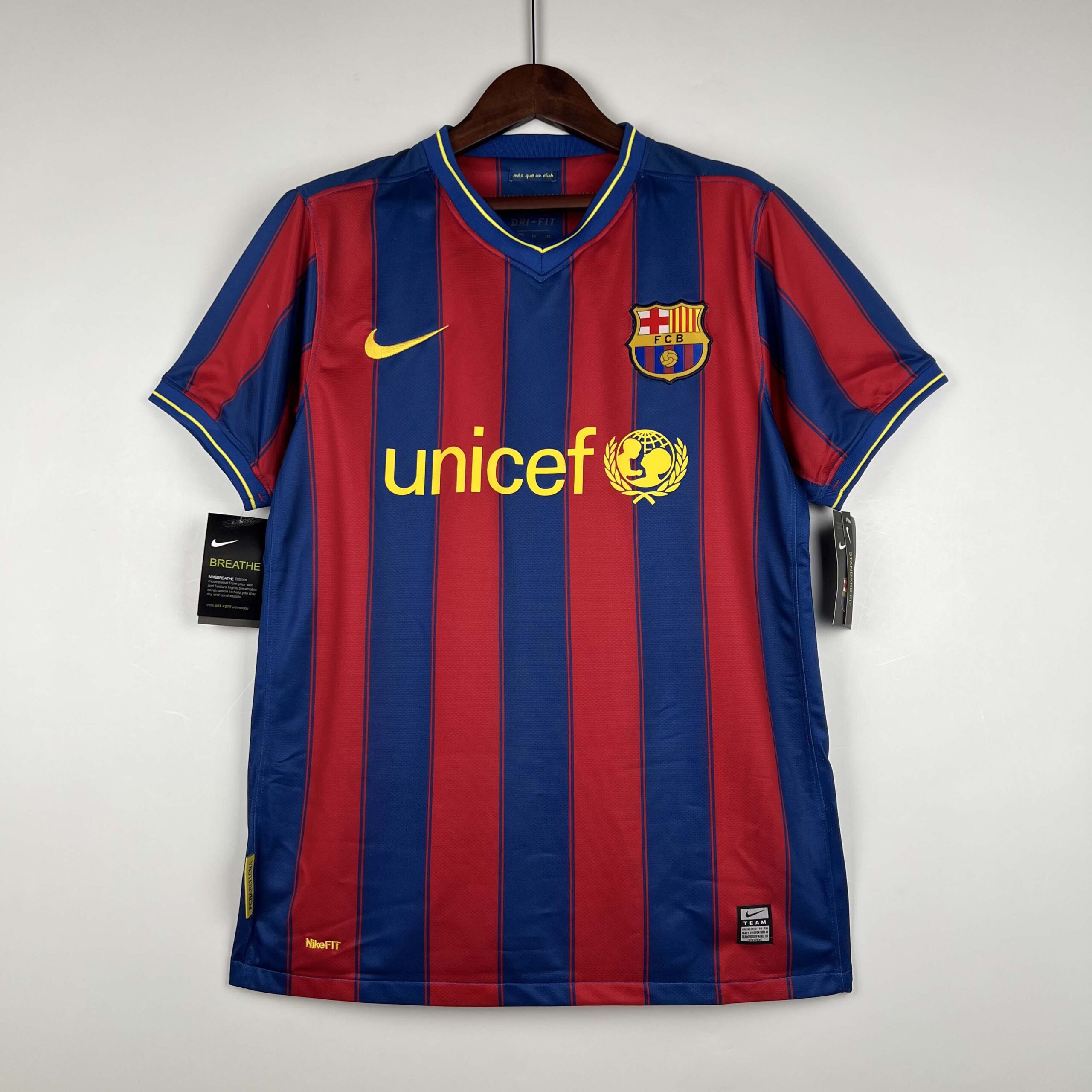a3baba0f6f55750c6f7d46c4dd3159822a68945d 2009/2010 Retro Barcelona Home Football Shirt 1:1 Thai Quality - Image 1