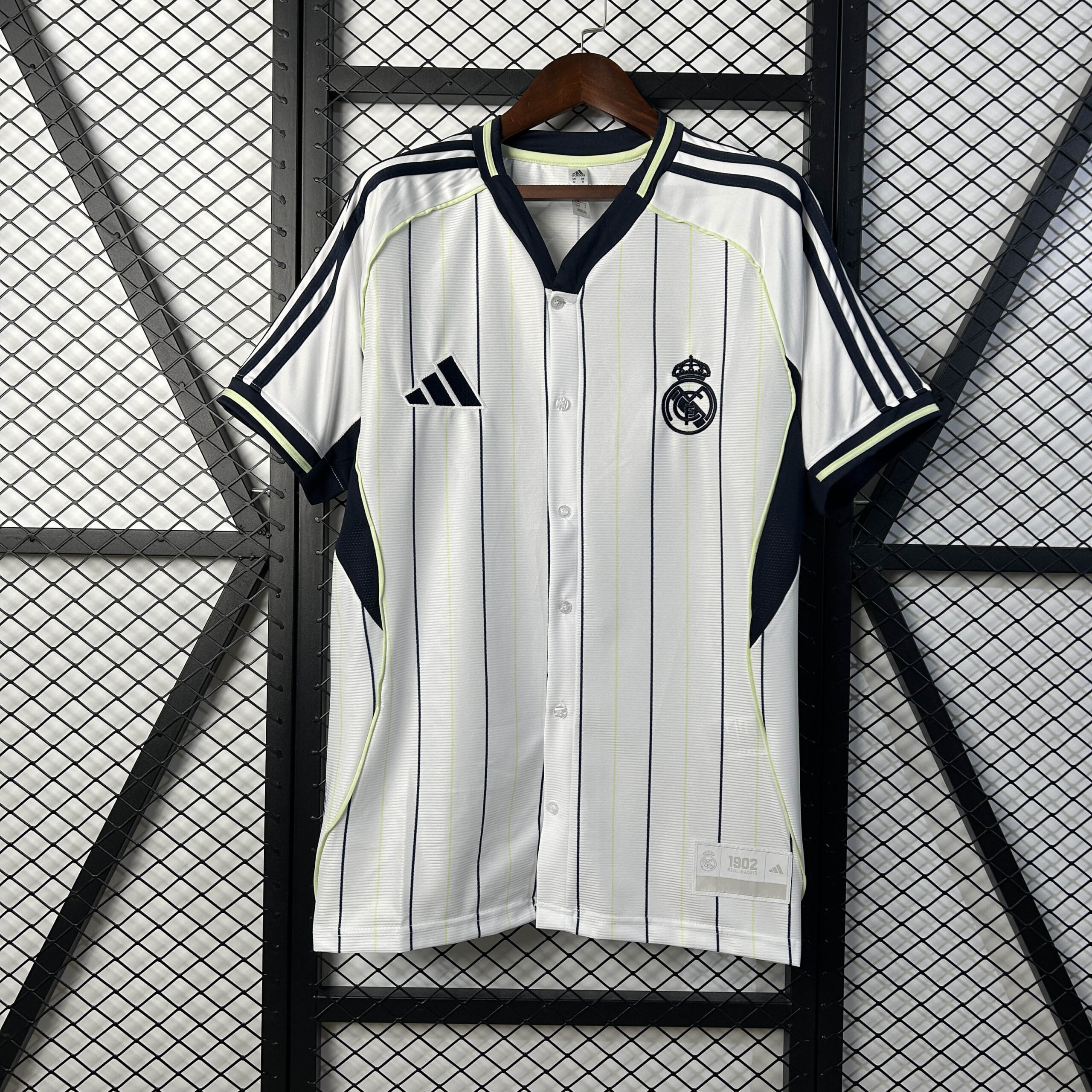 a7a38795ccc6b1c6d22471fb754b53d02ead2d17 2025/2026 Real Madrid Special Edition White Football Shirt 1:1 Thai Quality - Image 1