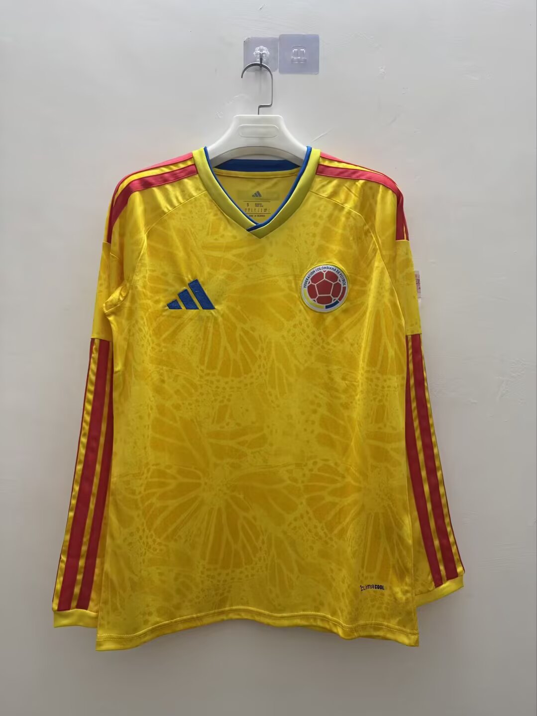 b97b42b20ce0a0ee43190559832cd9b2e2446215 2026 Long Sleeve Colombia Home Football Shirt 1:1 Thai Quality - Image 1