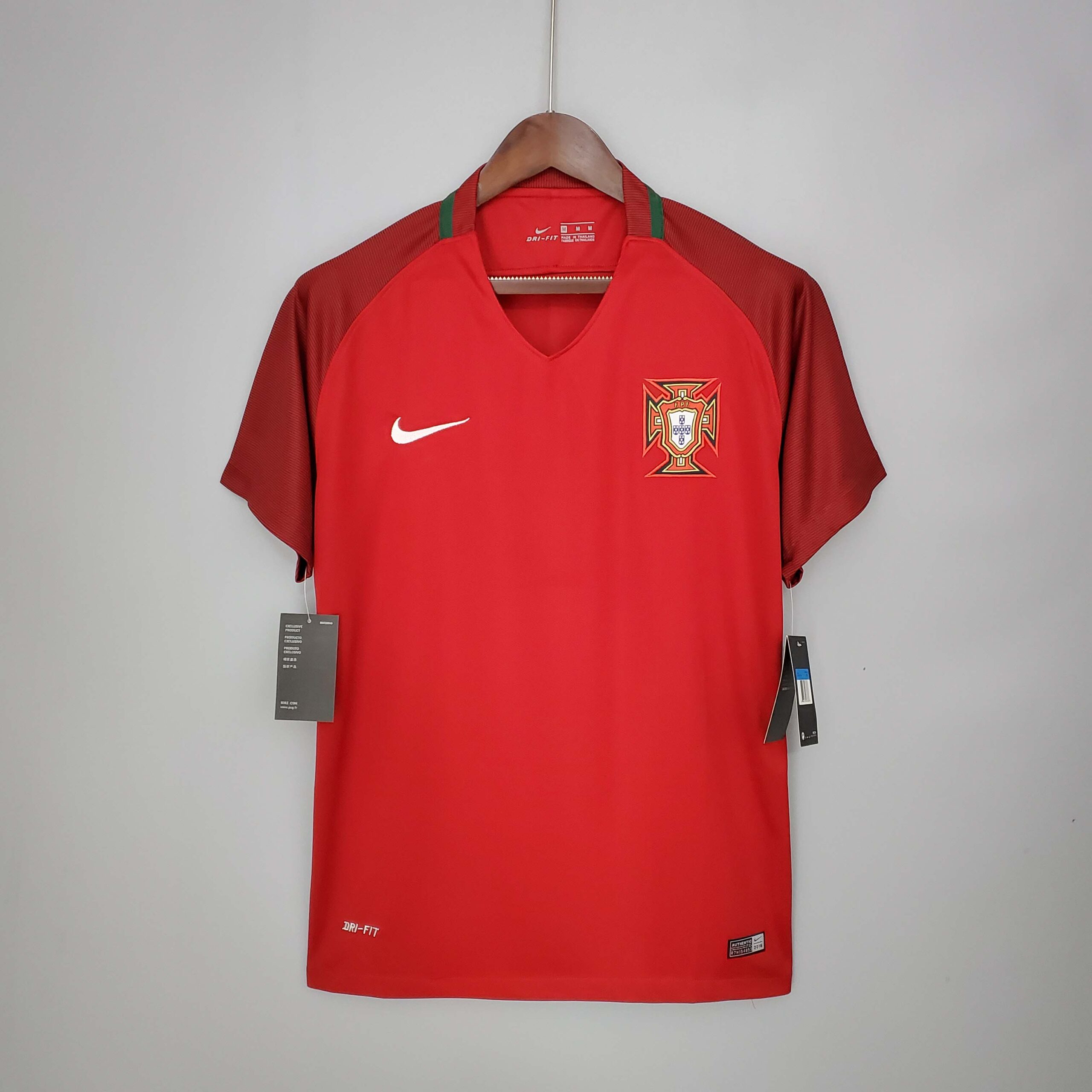 e1f8c00d14e5d77b1be910d24f8c9529e3c26d3f 2016 Retro Portugal Home Football Shirt 1:1 Thai Quality - Image 1
