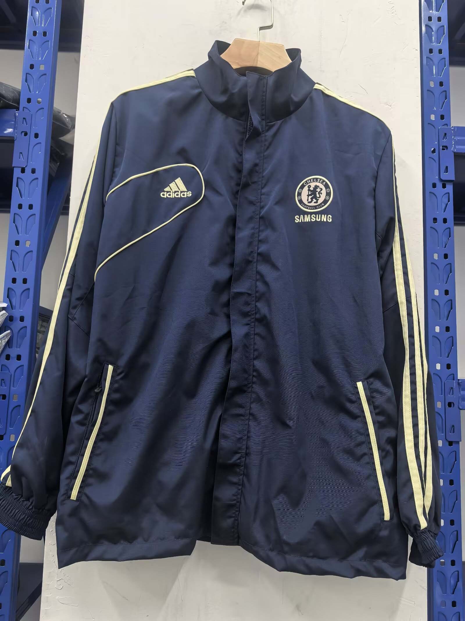 f295759032e070763dd5cb38117c315cbfb79d51 2025/2026 Chelsea Windbreaker Navy blue - Image 1