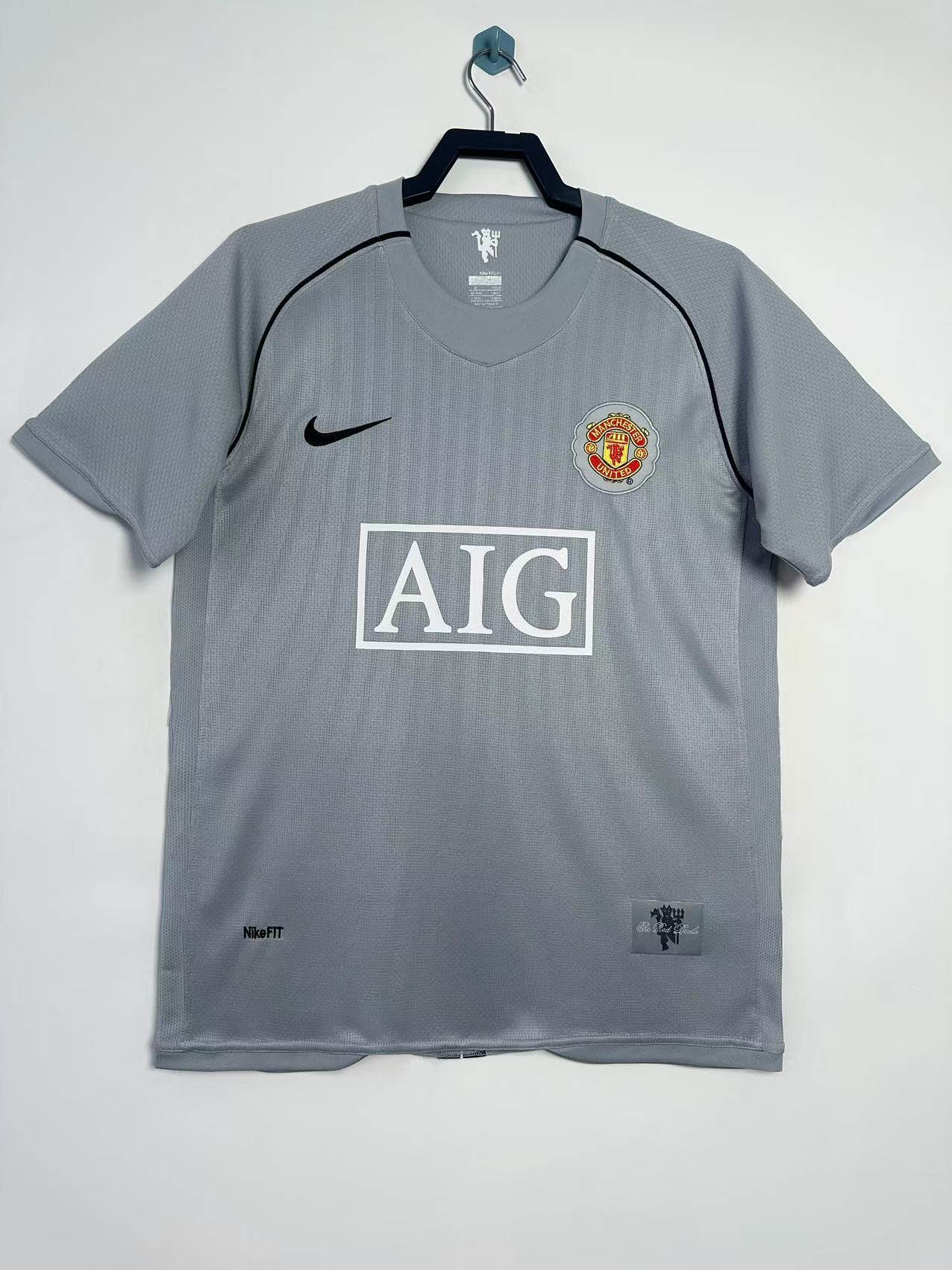 fe55462d9dbc09f8646aebfed4bec4f8c4cc3c2a 2007/2008 Retro Manchester United Goalkeeper Grey Football Shirt 1:1 Thai Quality - Image 1