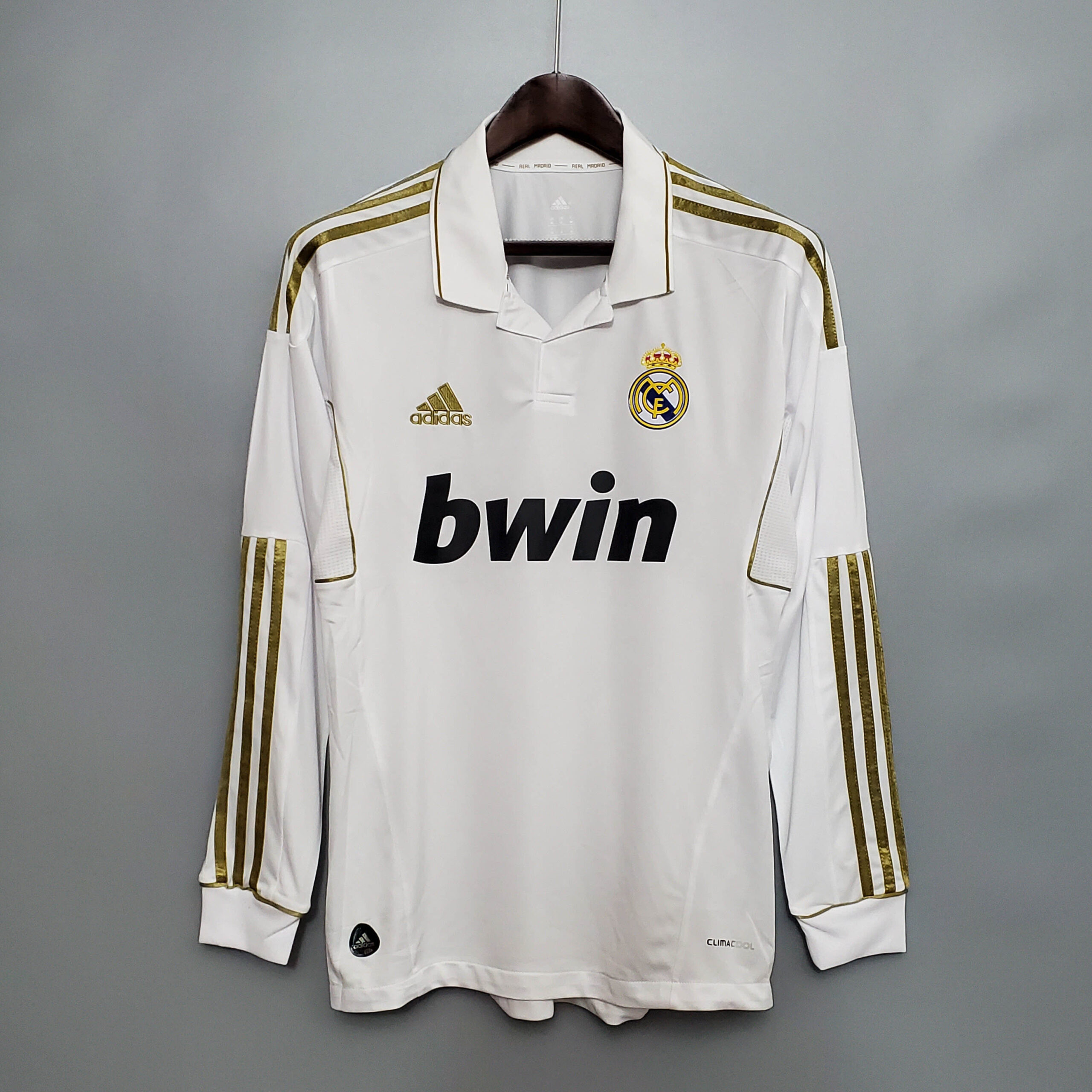 fed0b057211f3d475d7c95a4fb1d356ffad28404 2011/2012 Retro Long Sleeve Real Madrid Home - Image 1